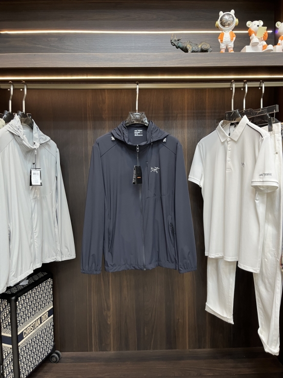 Hoodies & Sweatshirts Hoodies & Sweatshirts