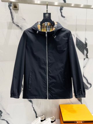 Hoodies & Sweatshirts