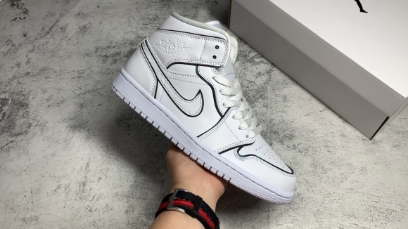 AirJordan1MidSHOES