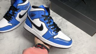 AirJordan1MidSHOES