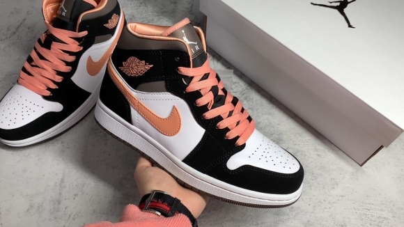 AirJordan1MidSHOES