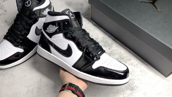 AirJordan1MidSHOES