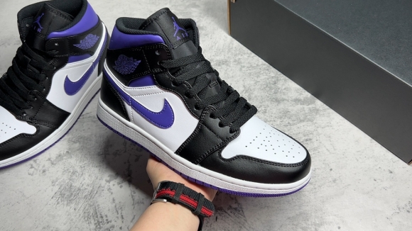 AirJordan1MidSHOES