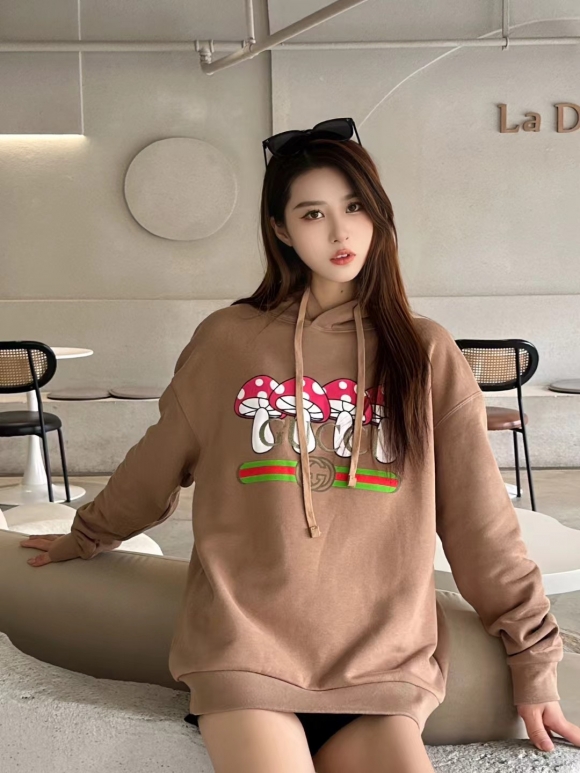 Hoodies & Sweatshirts