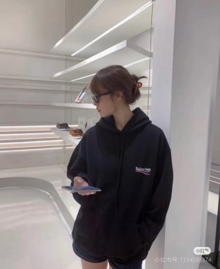 Hoodies & Sweatshirts