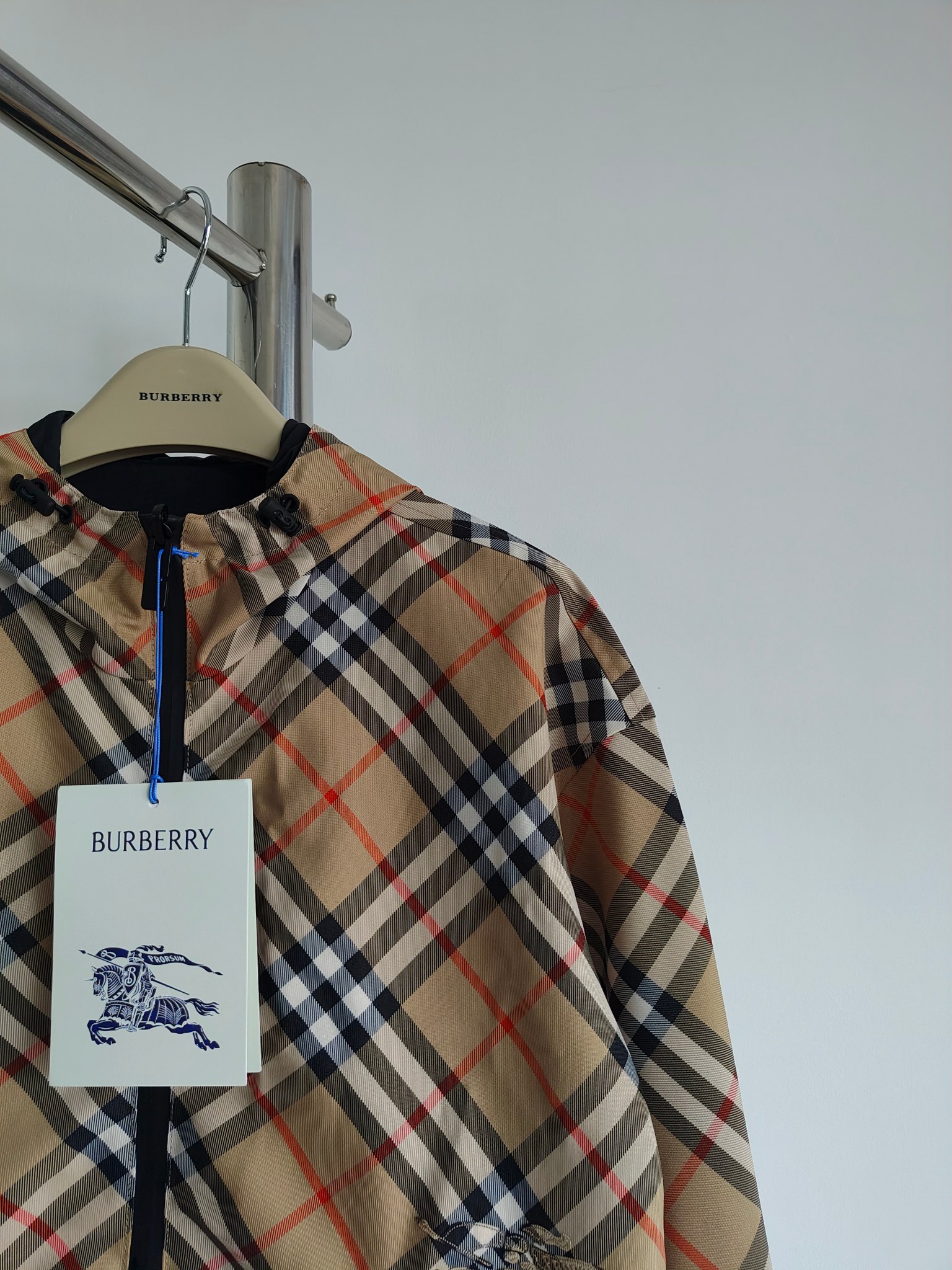 Hoodies & Sweatshirts