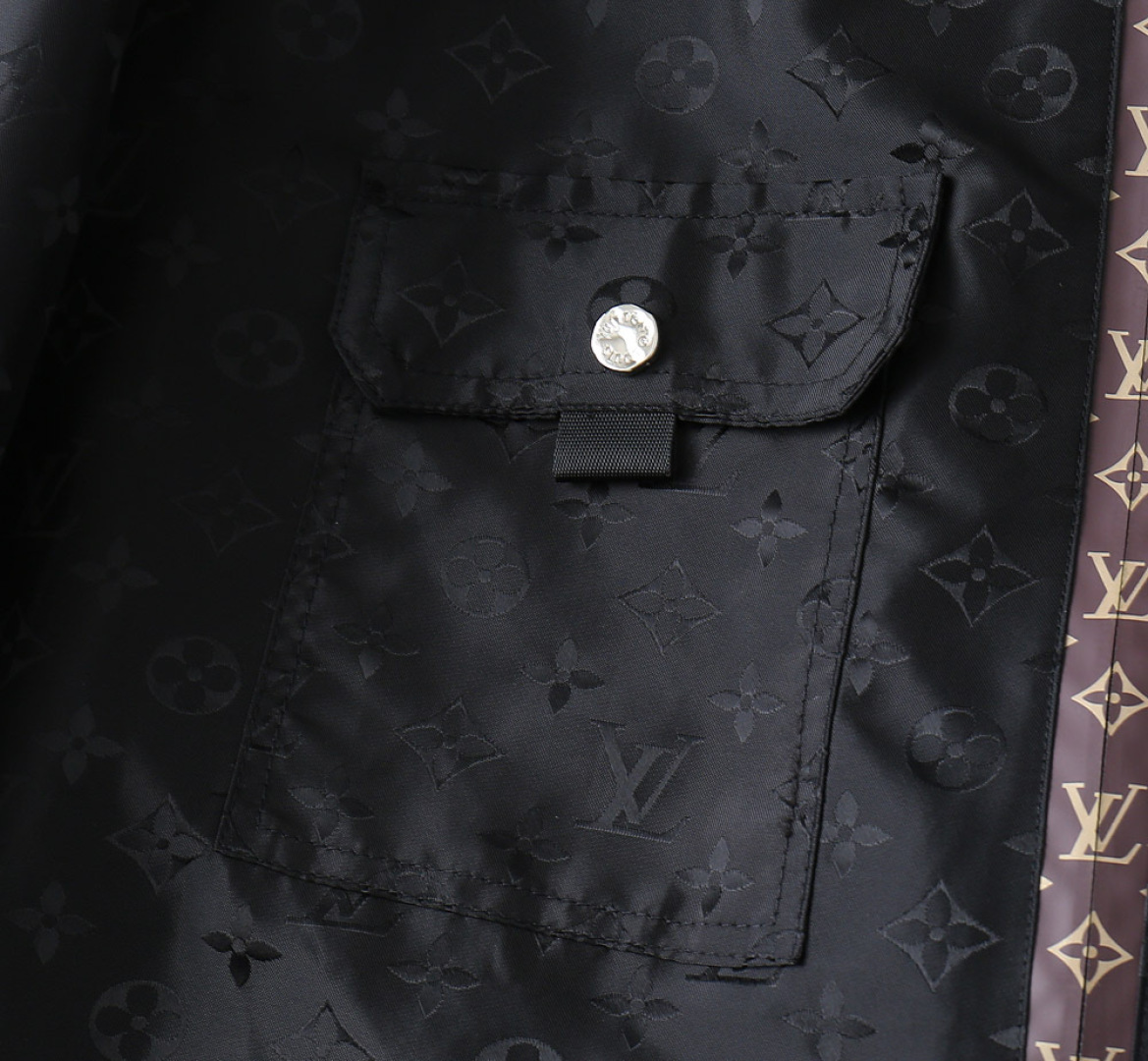 Hoodies & Sweatshirts