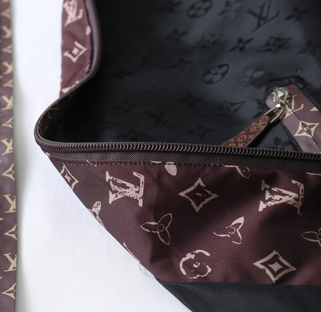 Hoodies & Sweatshirts