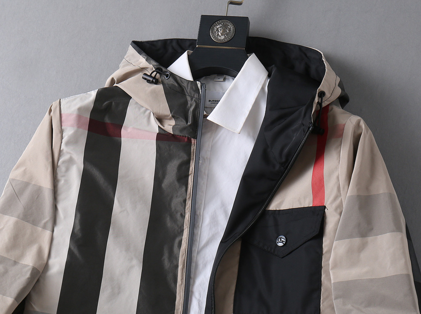 Hoodies & Sweatshirts