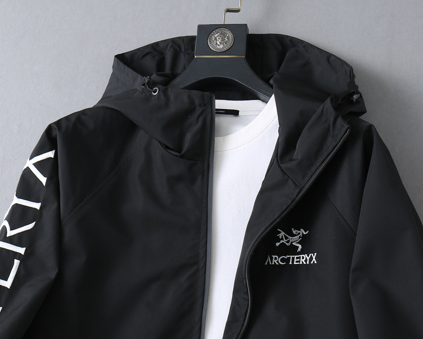 Hoodies & Sweatshirts