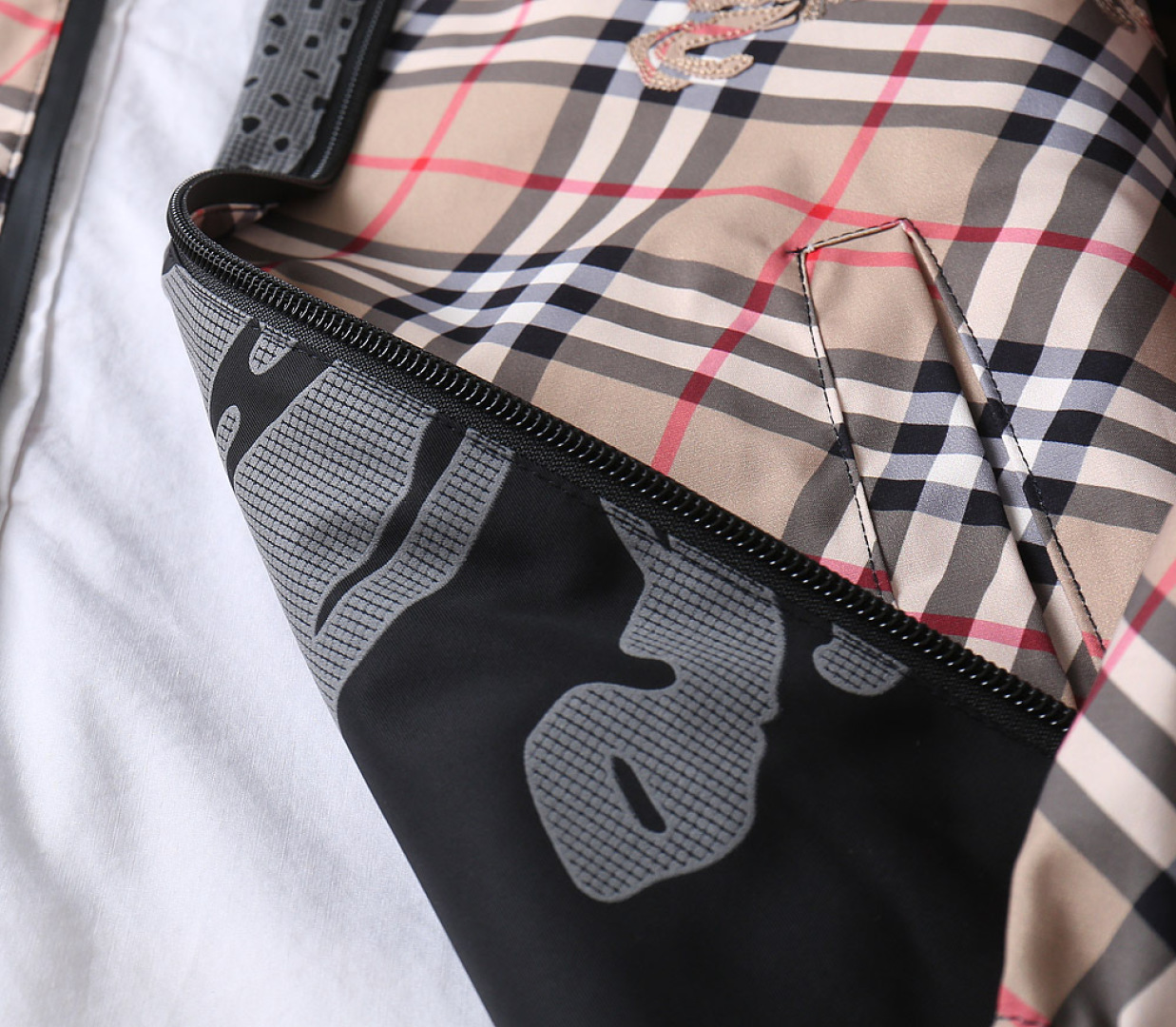 Hoodies & Sweatshirts