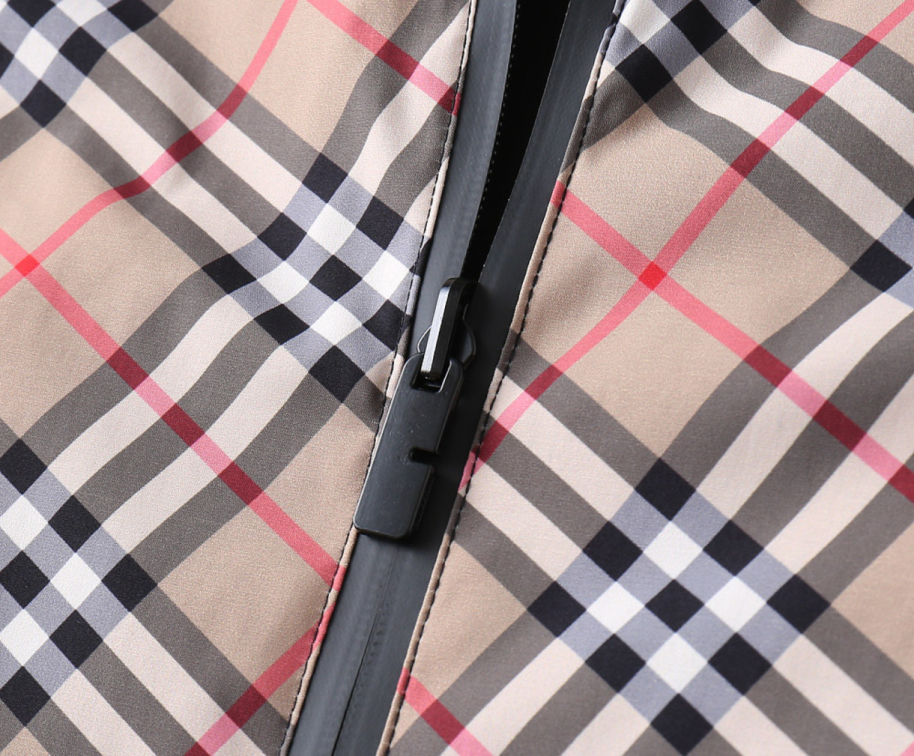 Hoodies & Sweatshirts