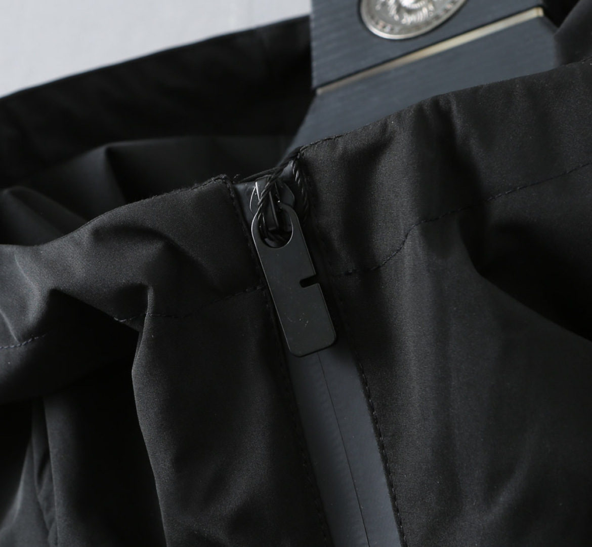 Hoodies & Sweatshirts