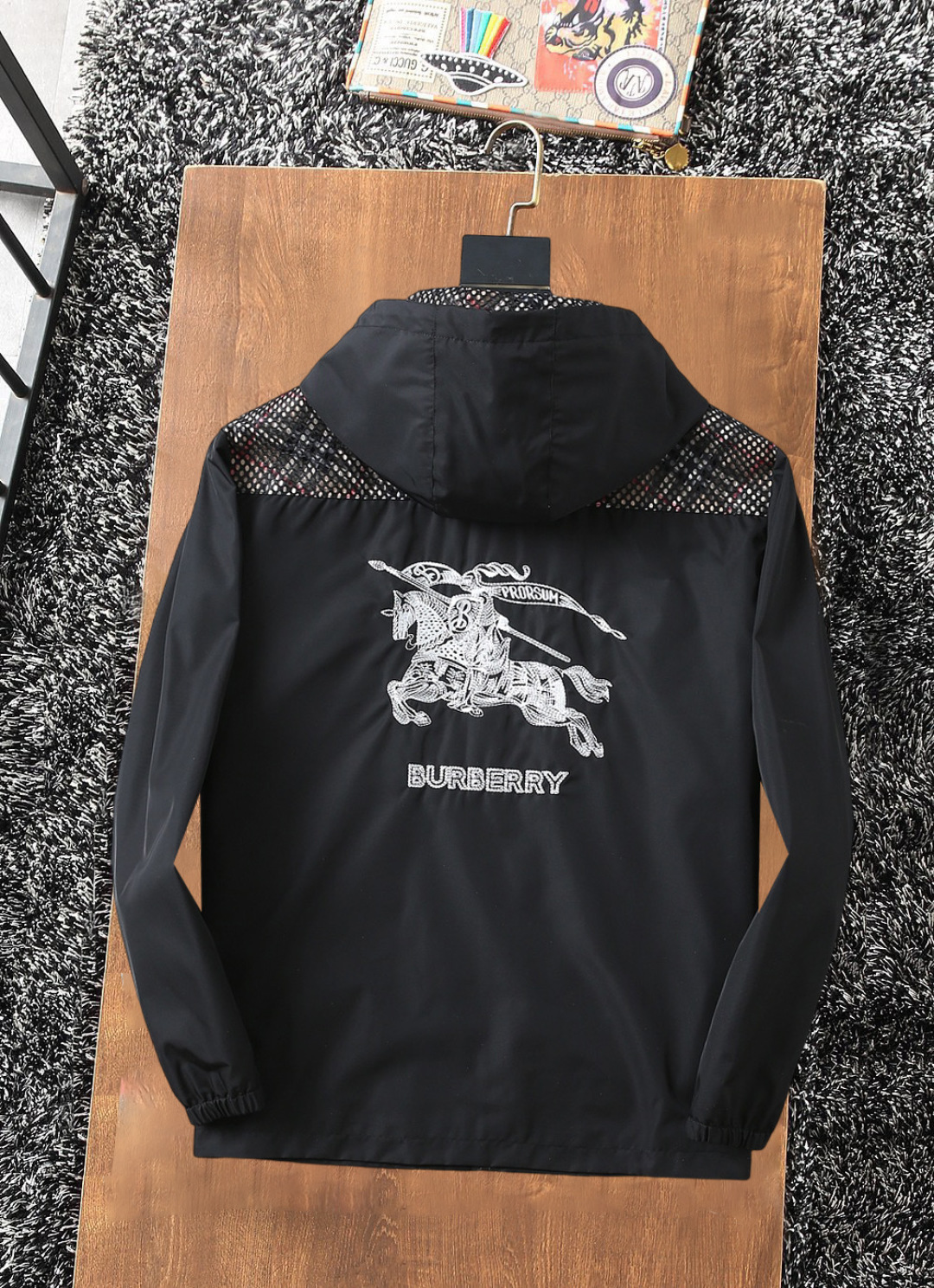 Hoodies & Sweatshirts