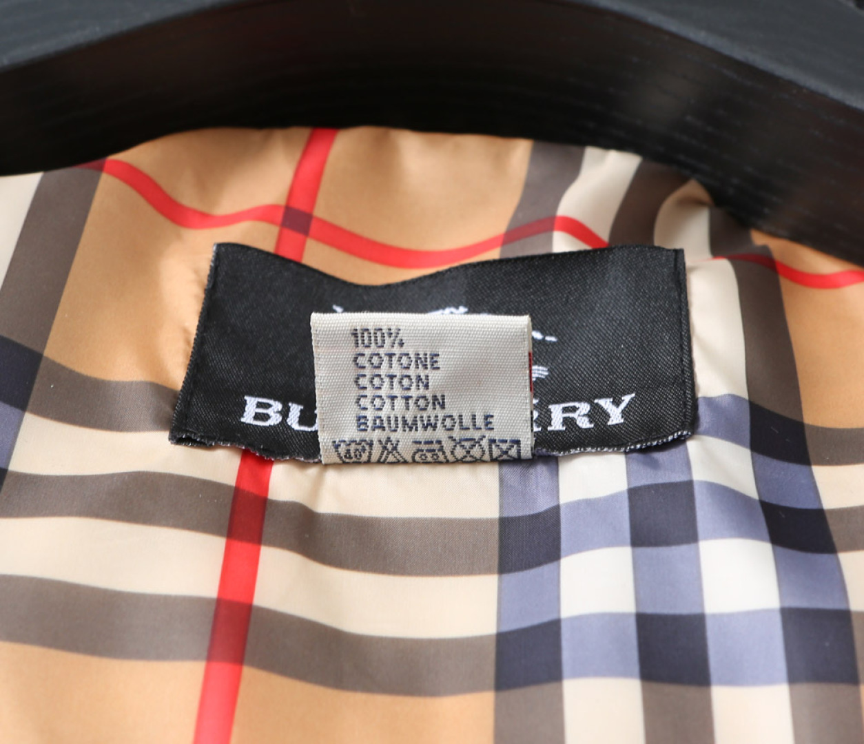 Hoodies & Sweatshirts