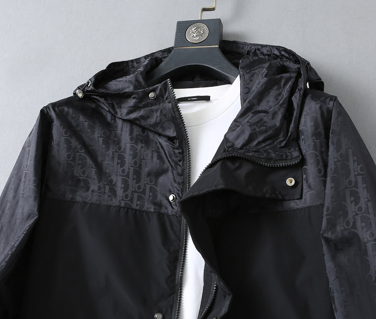 Hoodies & Sweatshirts