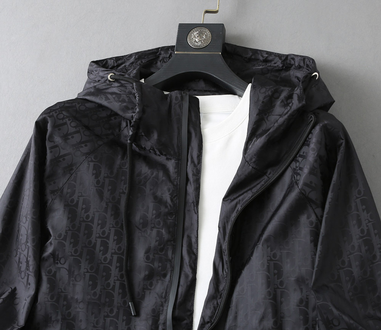 Hoodies & Sweatshirts