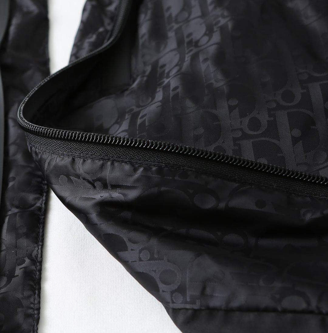 Hoodies & Sweatshirts