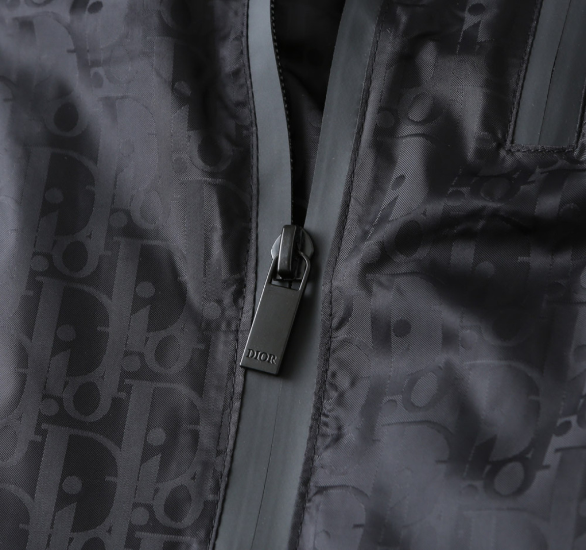 Hoodies & Sweatshirts