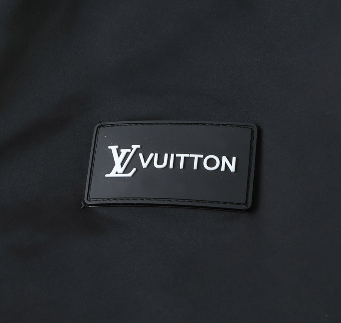 Hoodies & Sweatshirts