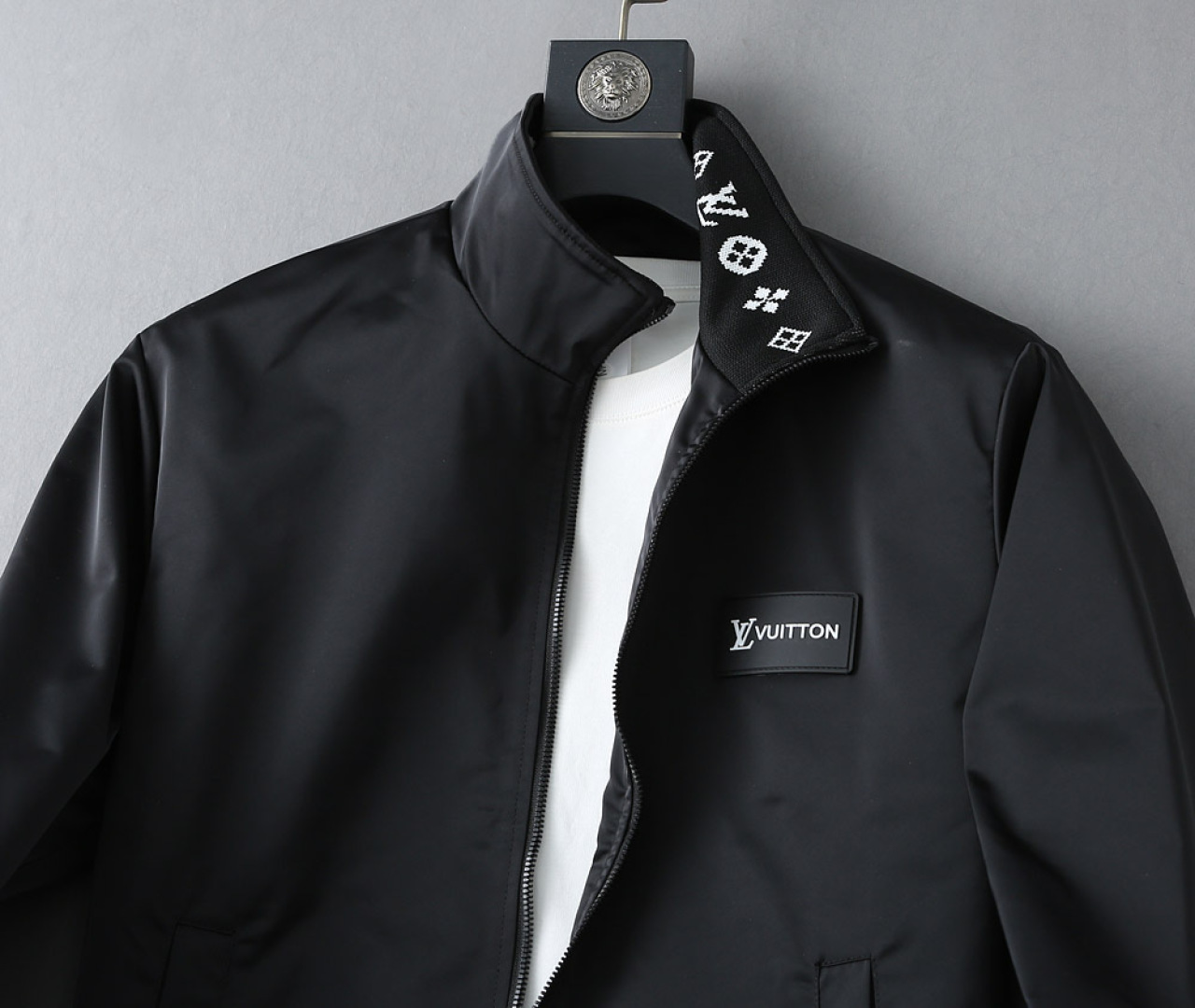 Hoodies & Sweatshirts