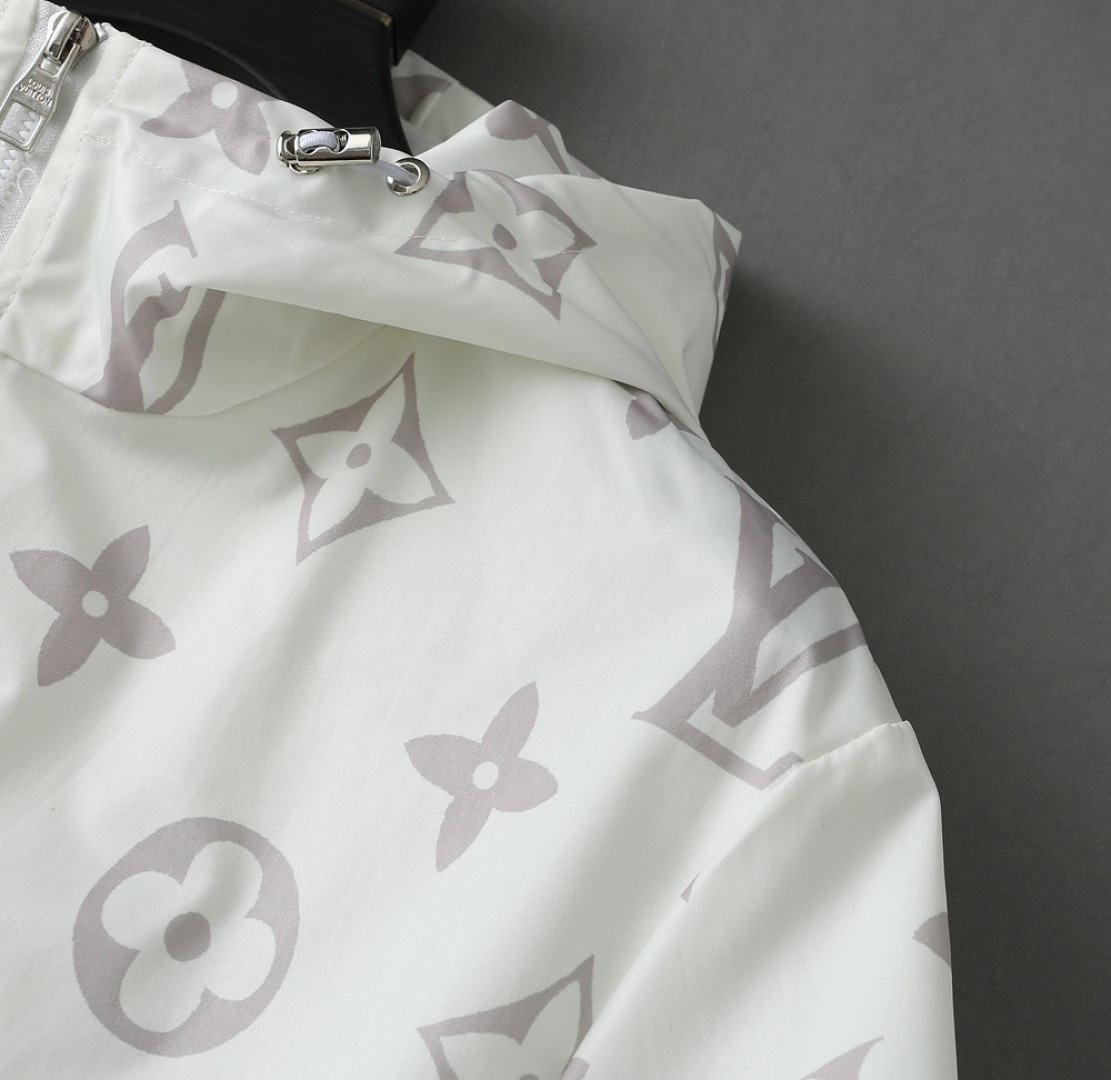 Hoodies & Sweatshirts