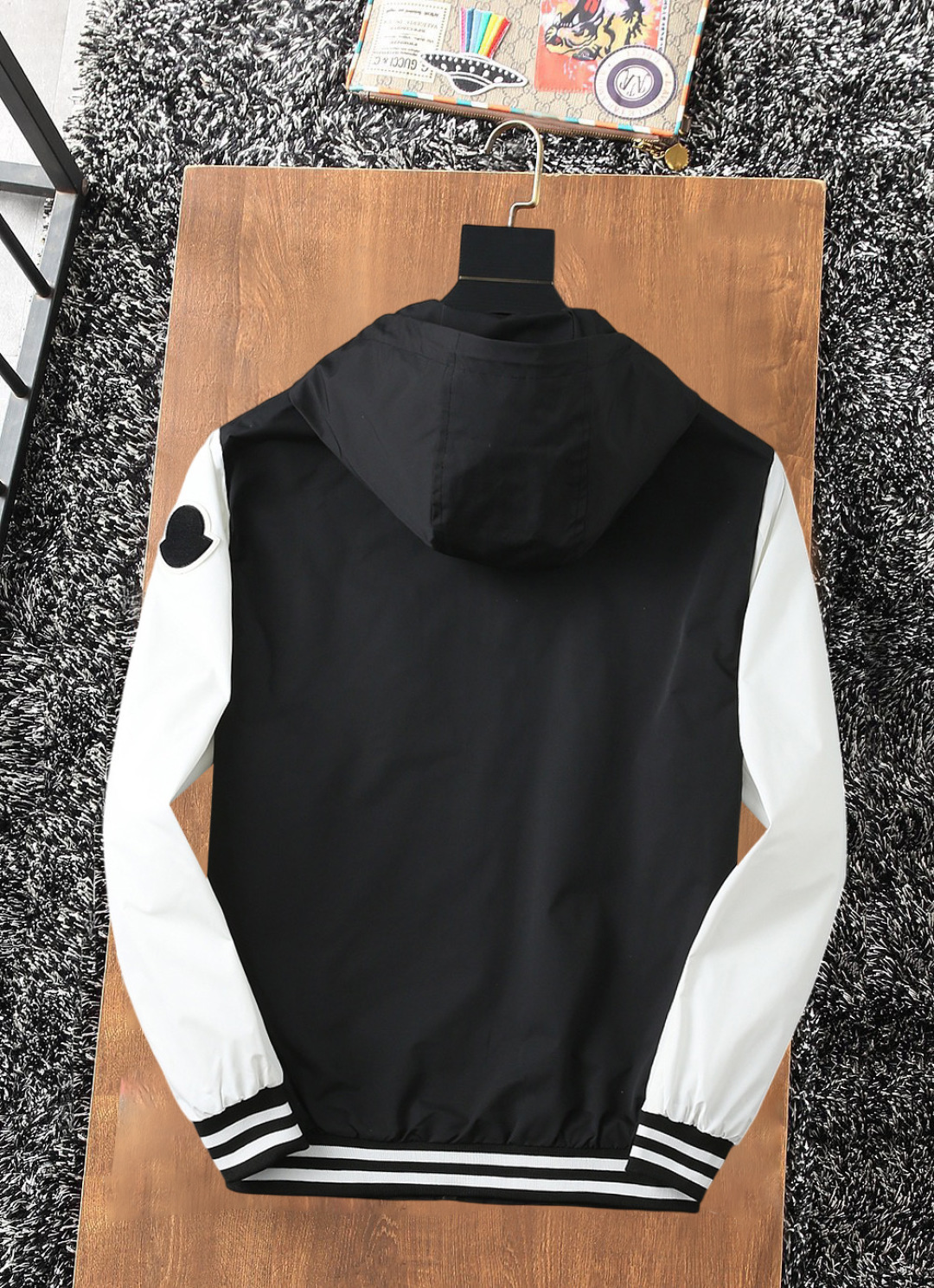 Hoodies & Sweatshirts