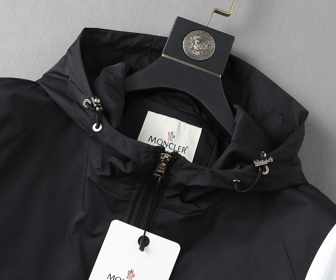 Hoodies & Sweatshirts