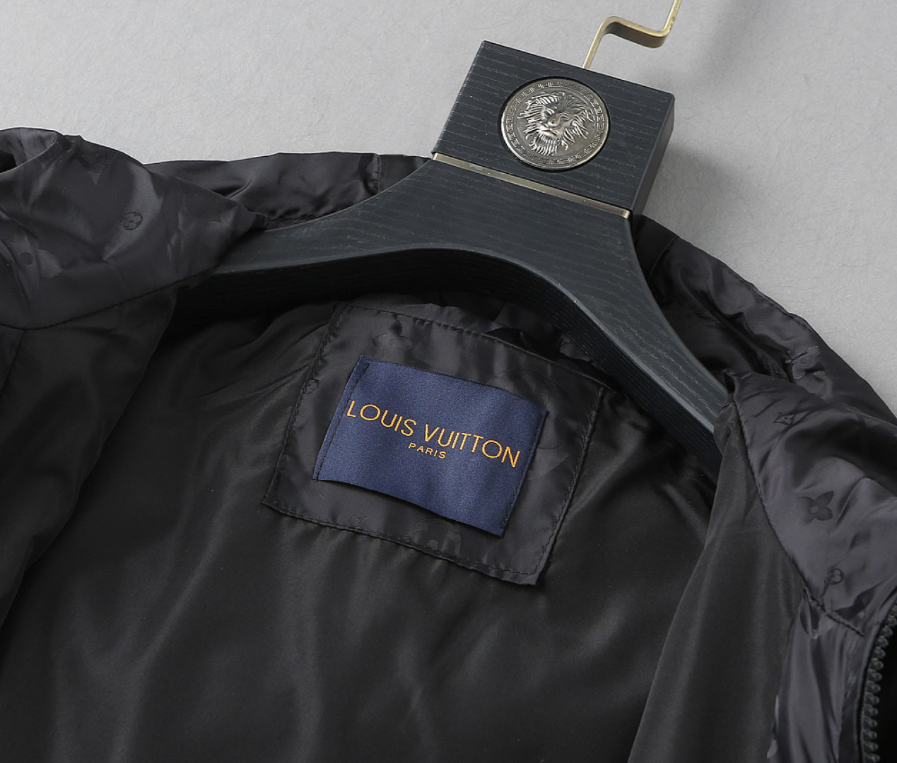 Hoodies & Sweatshirts