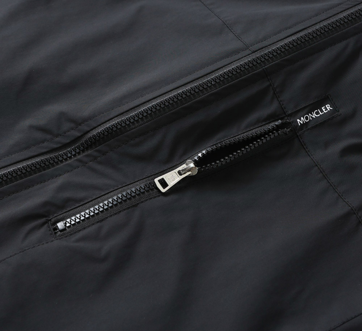 Hoodies & Sweatshirts