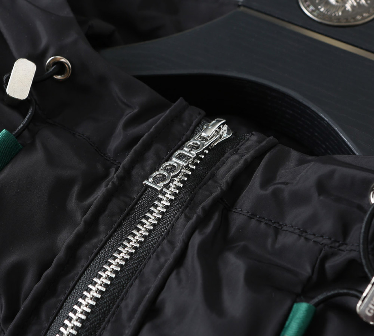 Hoodies & Sweatshirts