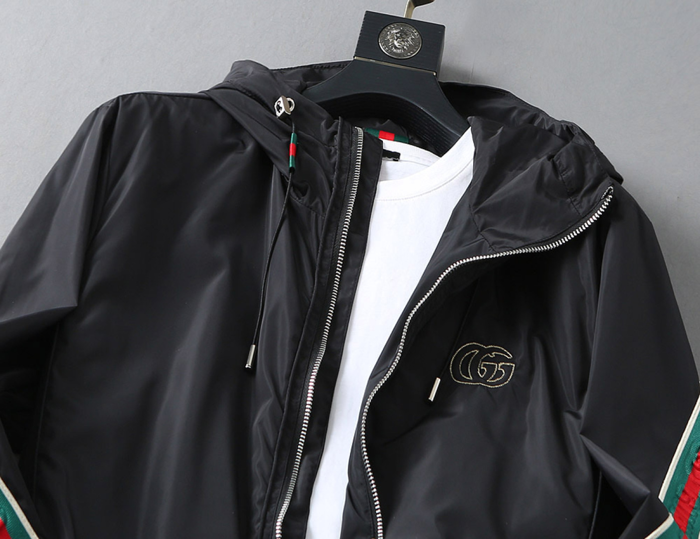 Hoodies & Sweatshirts