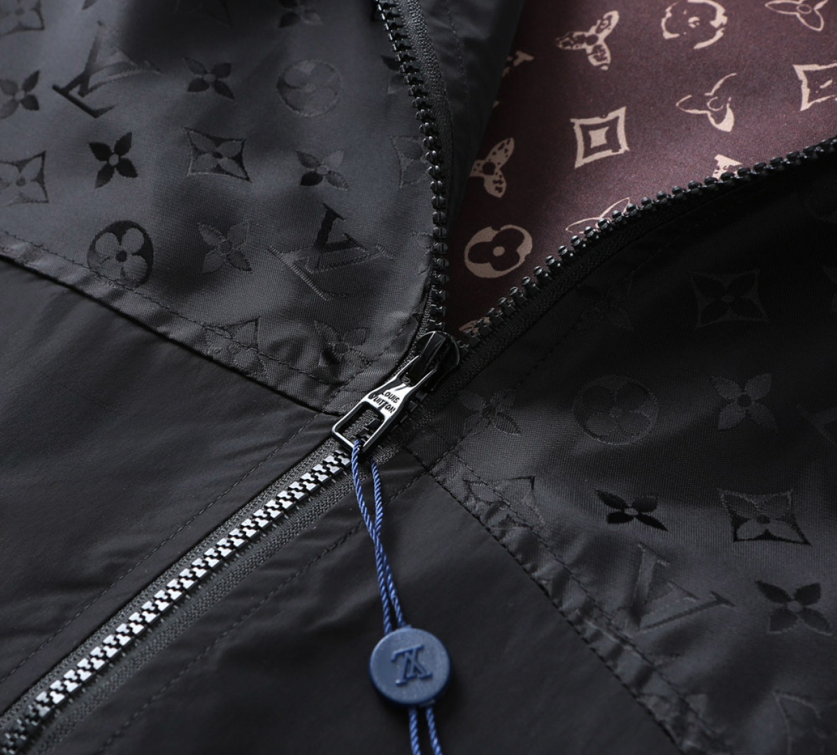 Hoodies & Sweatshirts