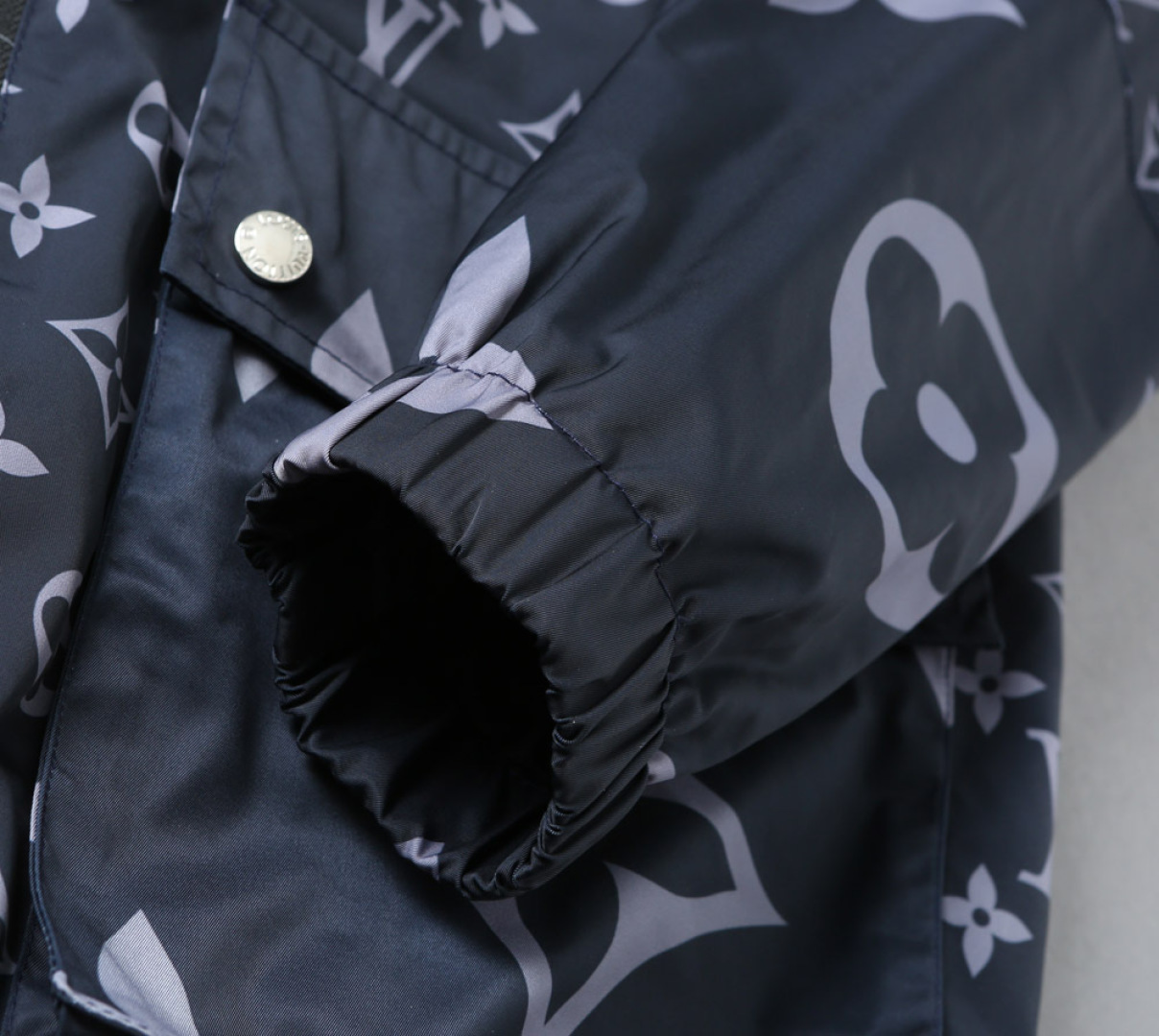 Hoodies & Sweatshirts