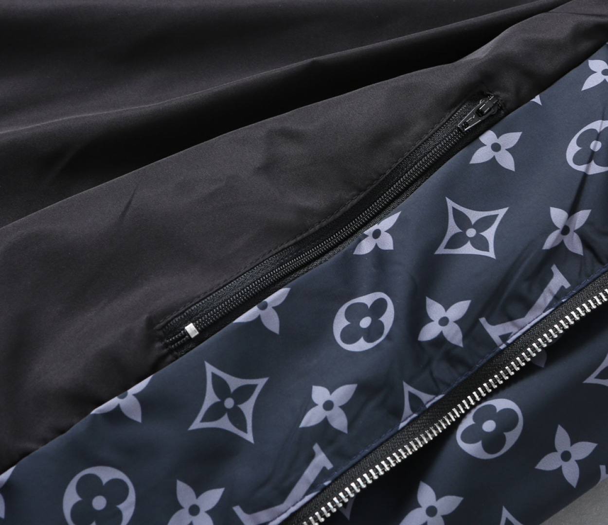 Hoodies & Sweatshirts