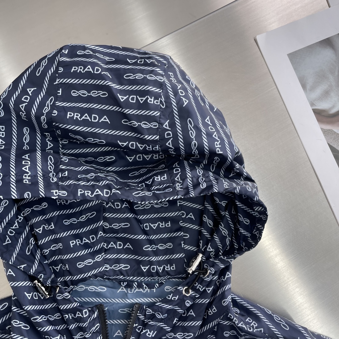 Hoodies & Sweatshirts