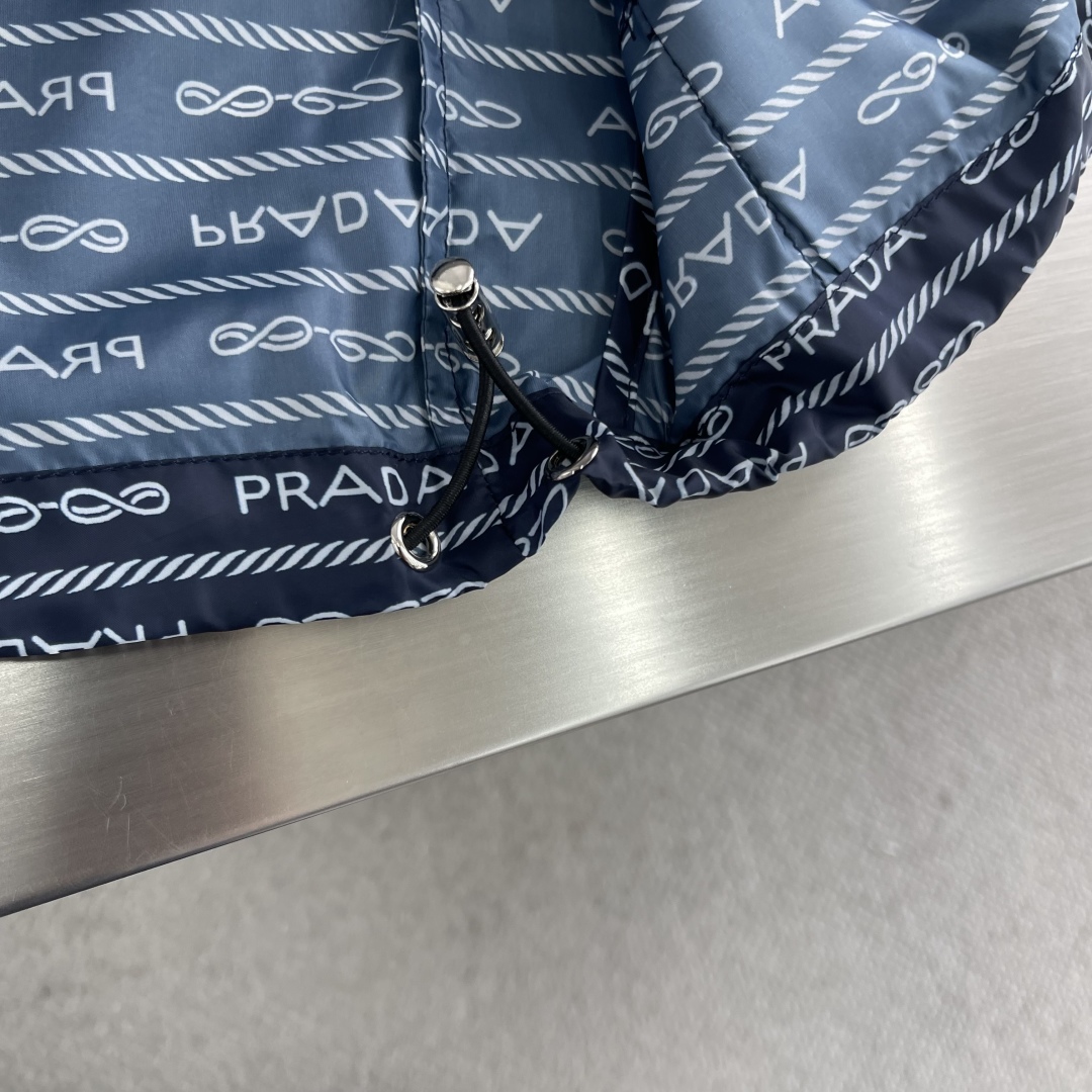 Hoodies & Sweatshirts