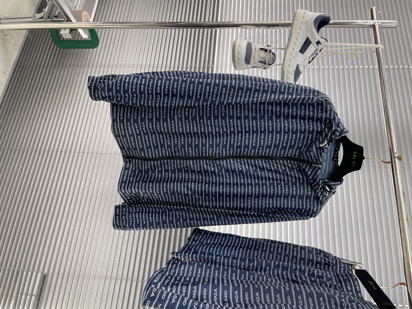 Hoodies & Sweatshirts