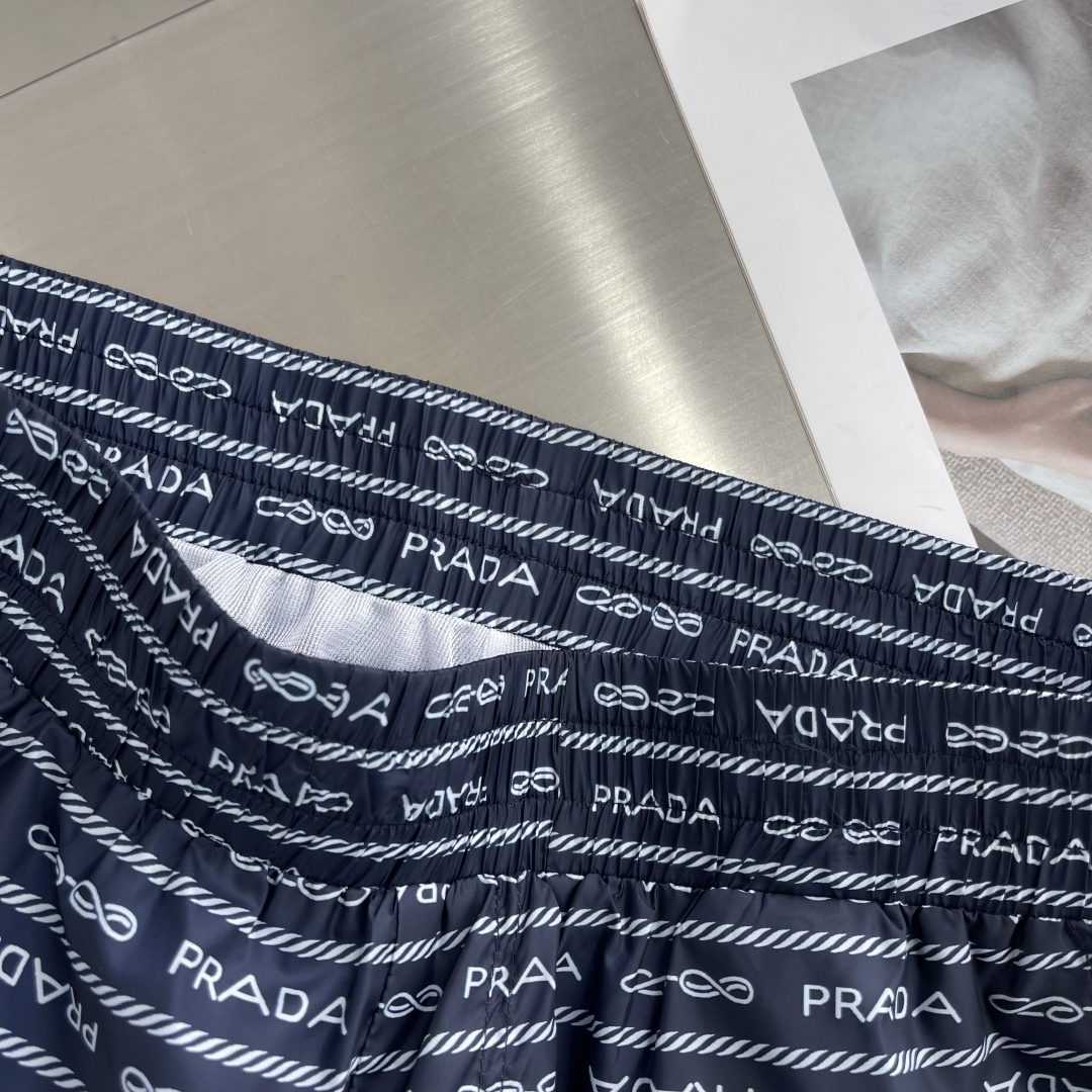 Hoodies & Sweatshirts