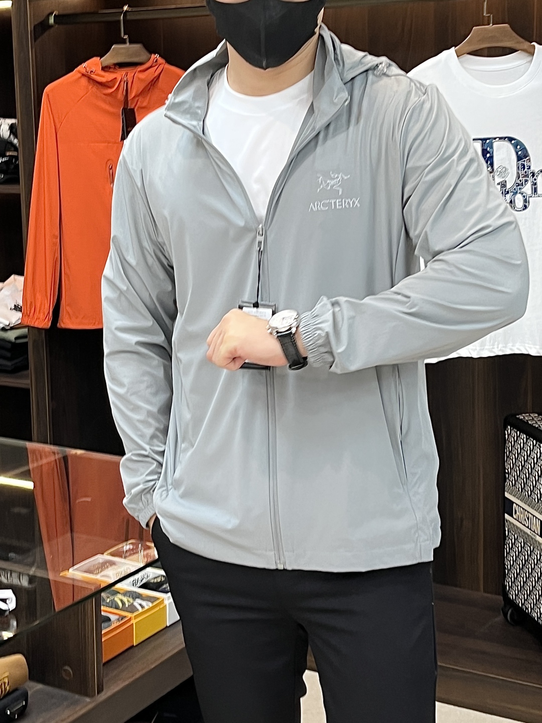 Hoodies & Sweatshirts