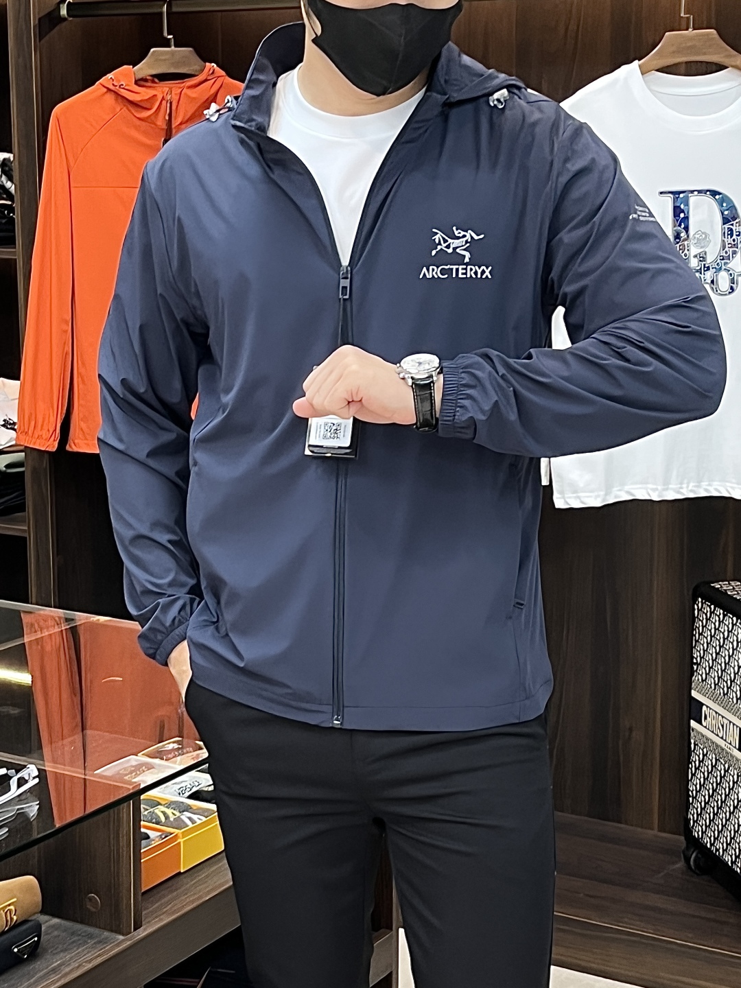 Hoodies & Sweatshirts