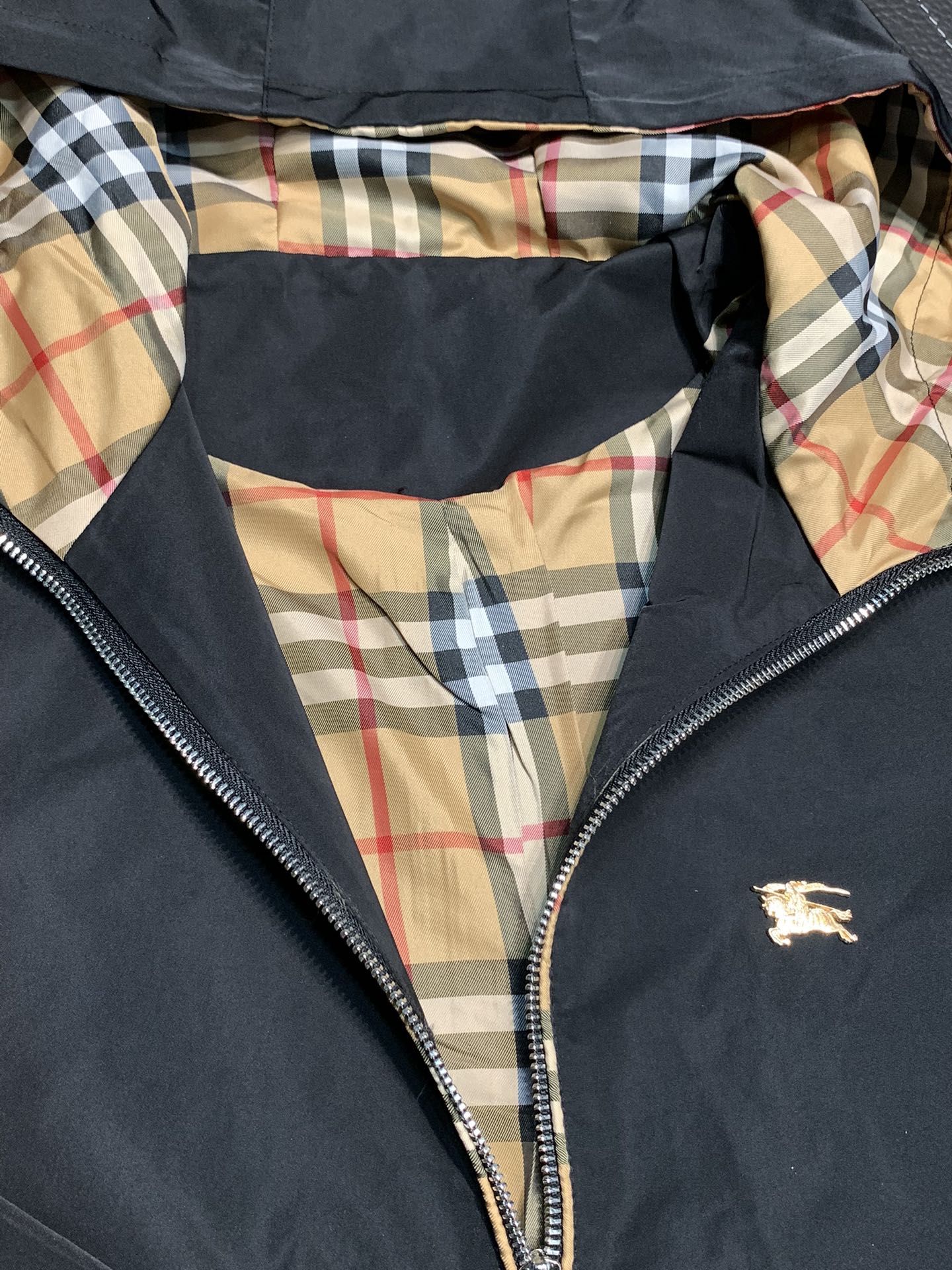 Hoodies & Sweatshirts