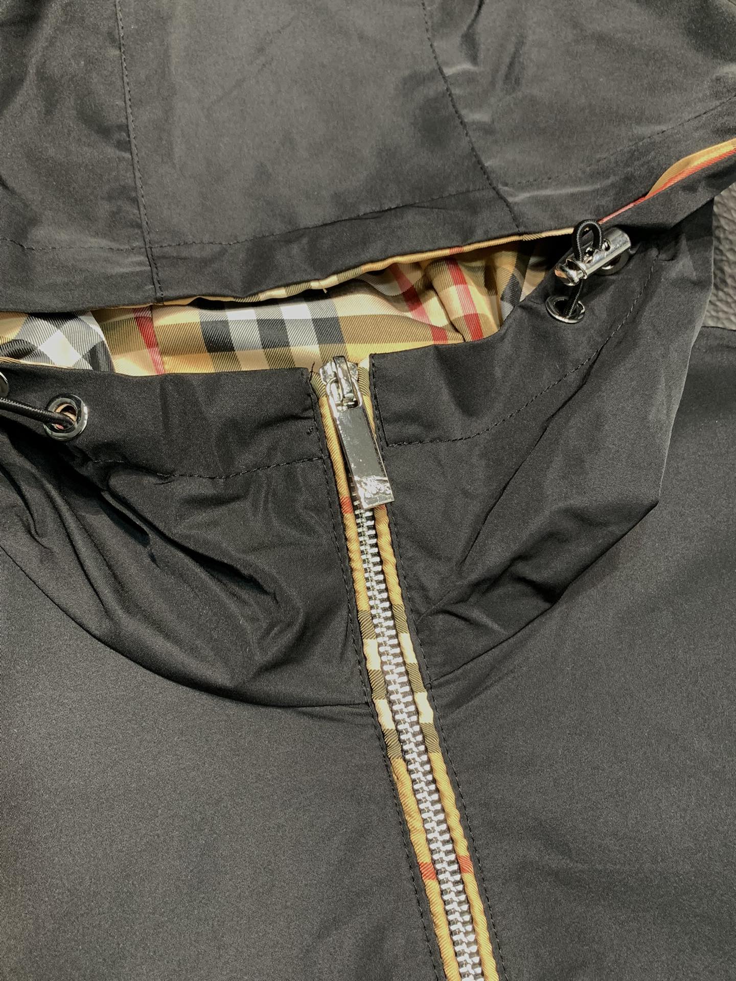 Hoodies & Sweatshirts