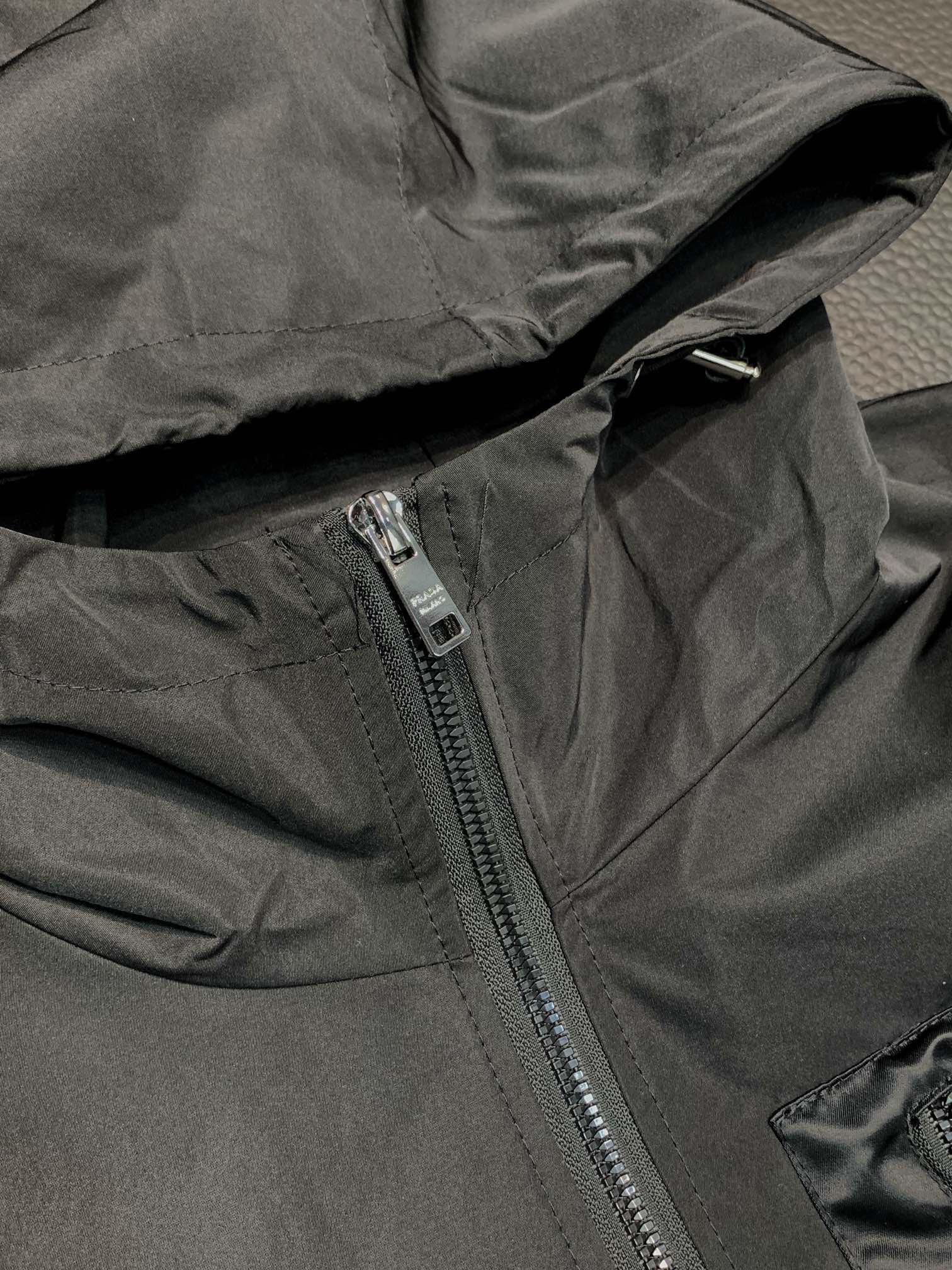 Hoodies & Sweatshirts