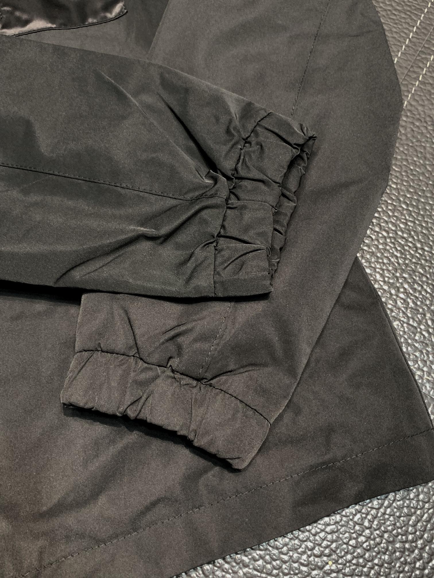 Hoodies & Sweatshirts