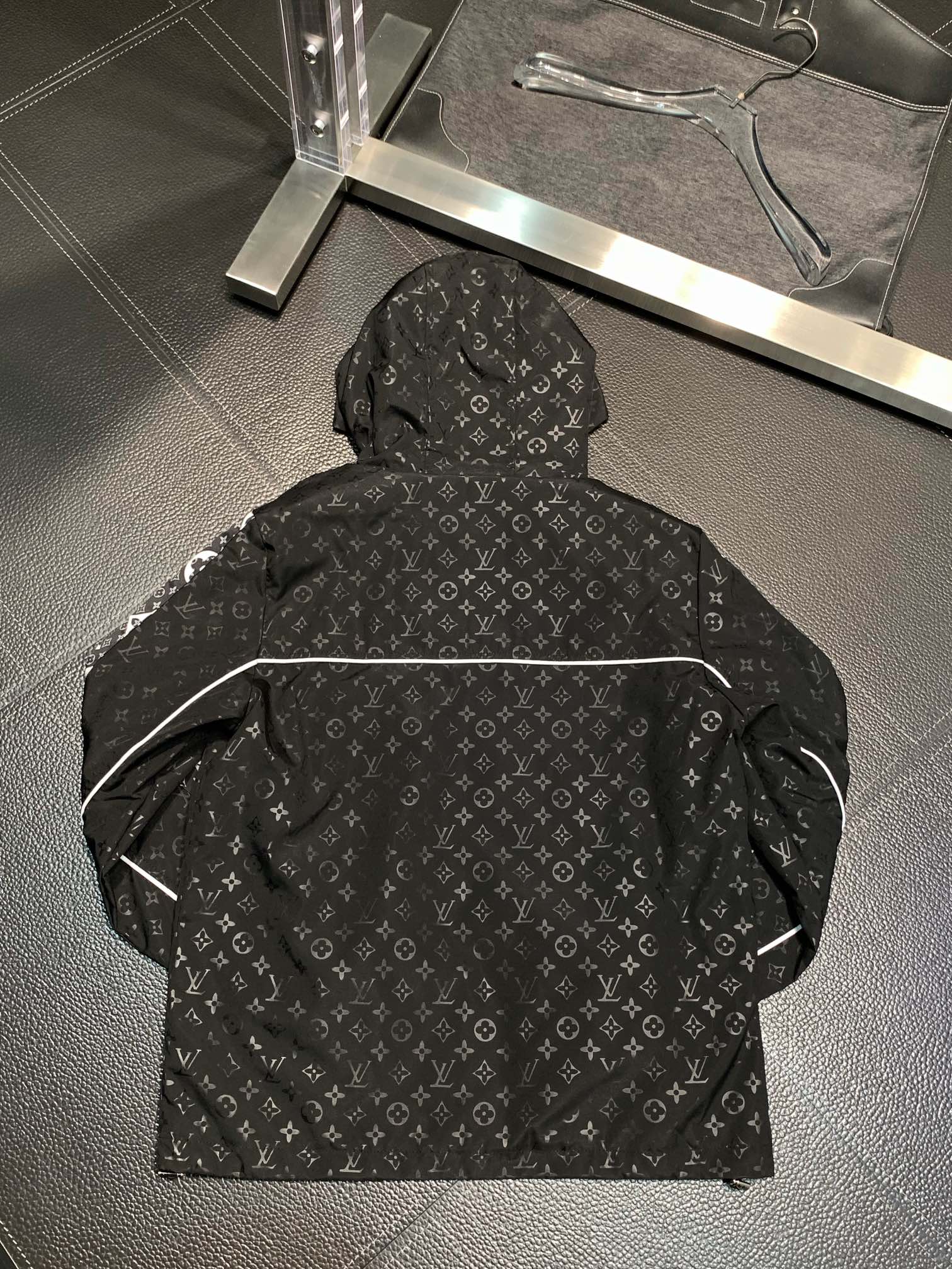 Hoodies & Sweatshirts