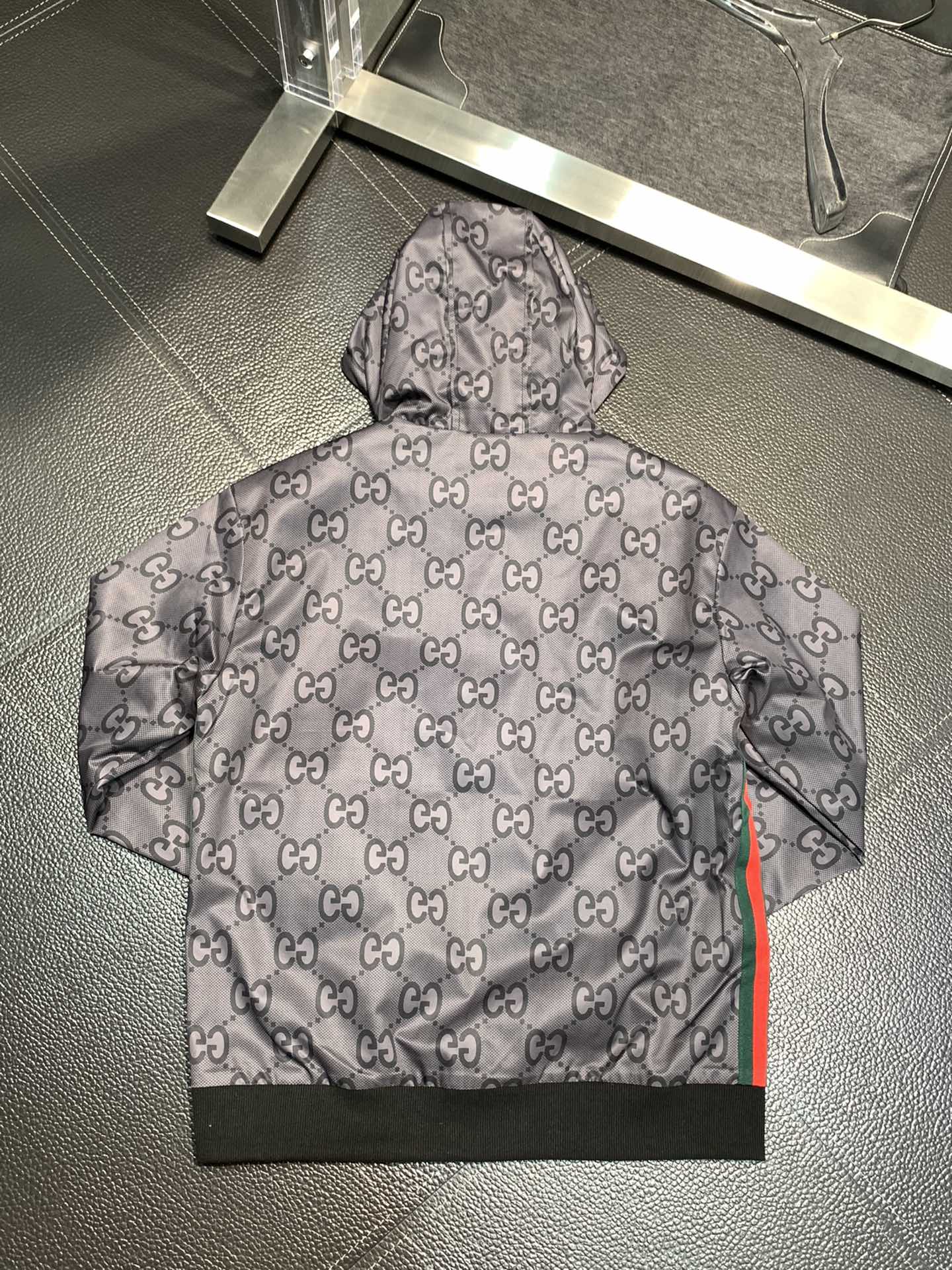 Hoodies & Sweatshirts