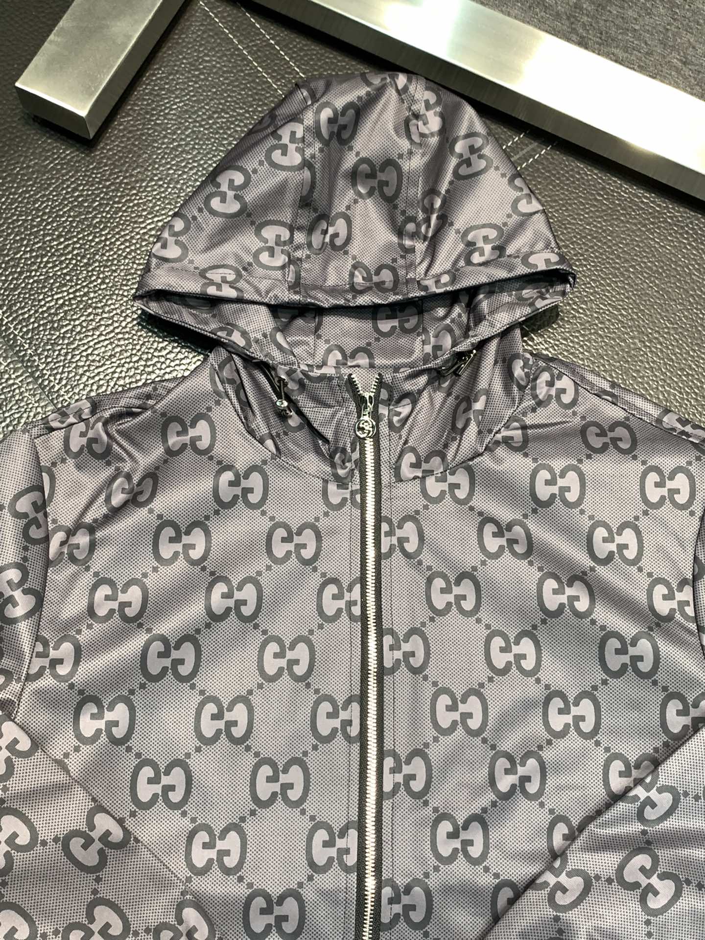 Hoodies & Sweatshirts