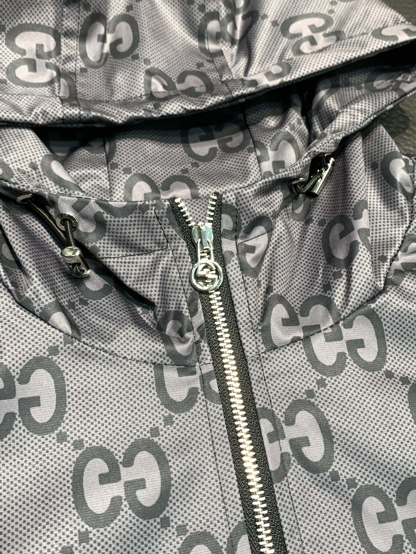 Hoodies & Sweatshirts