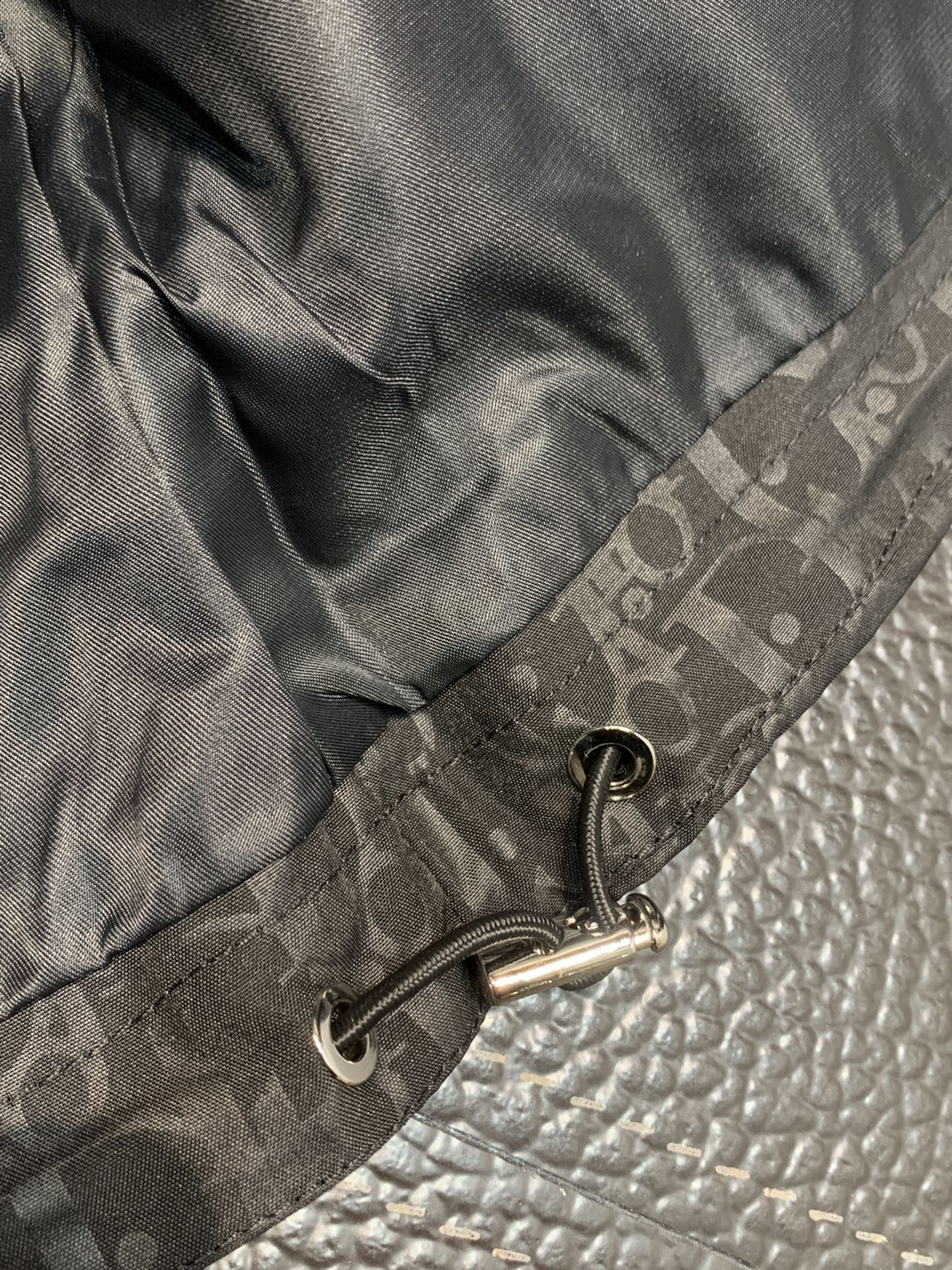 Hoodies & Sweatshirts